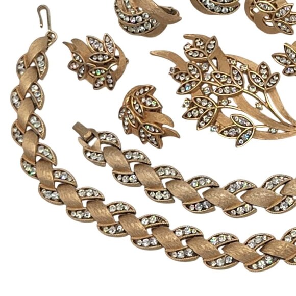 Vintage Crown Trifari Brushed Gold Bracelet Earrings Brooch Set Parure - Picture 2 of 11
